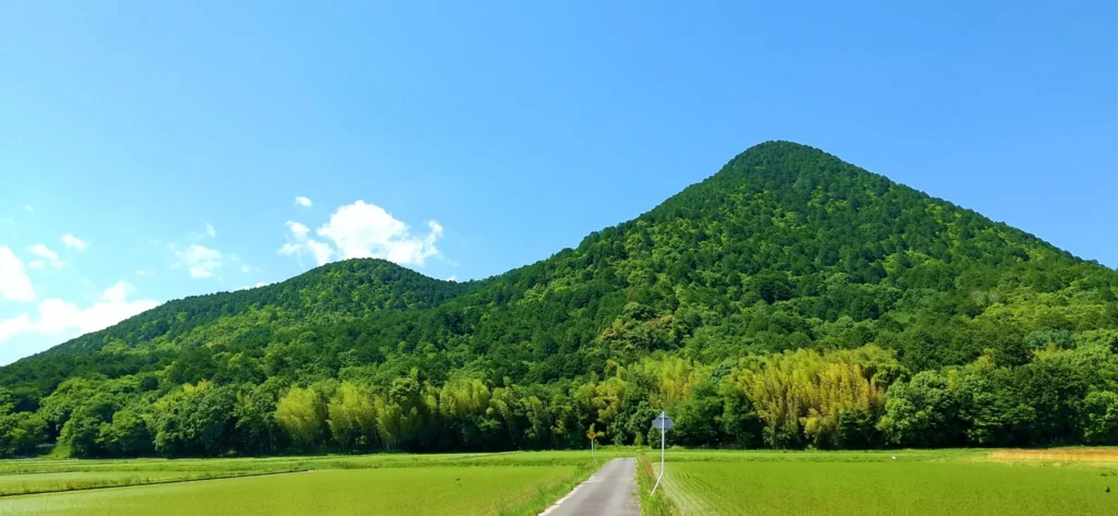 三上山