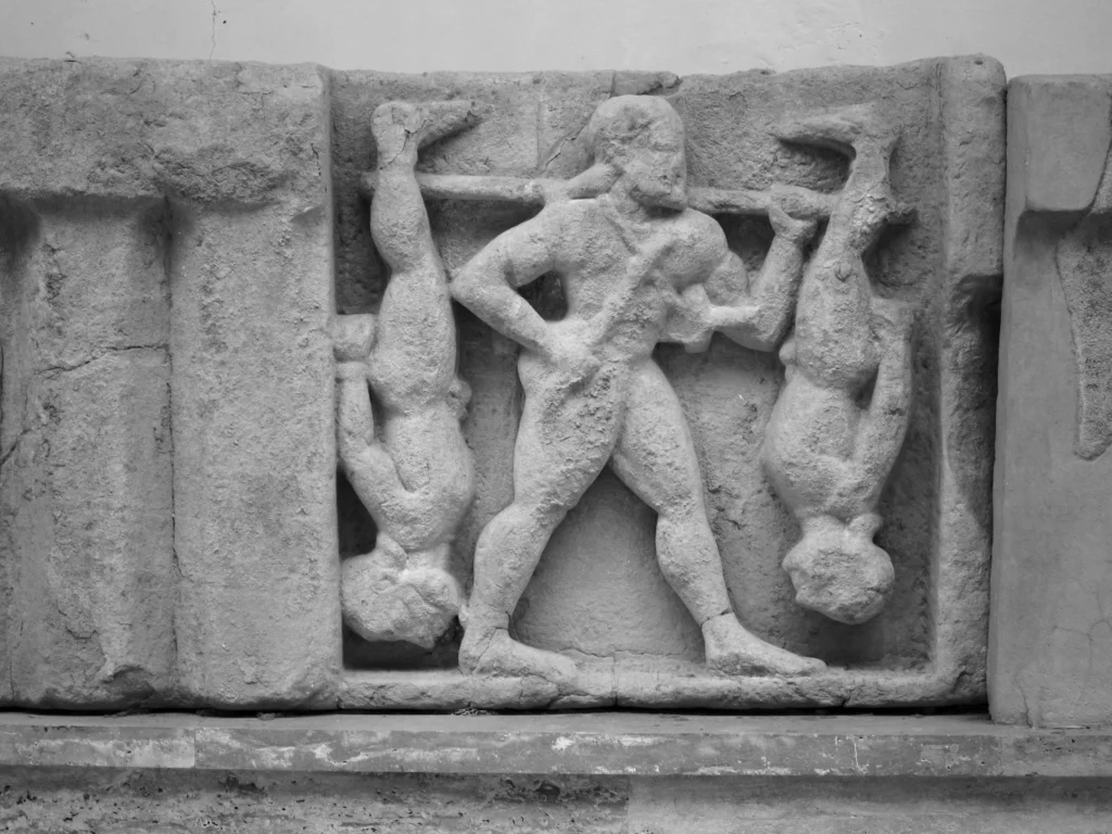 パエストゥムのメトープ「ヘラクレスとケルコペス」