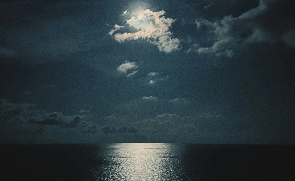 夜の海のイメージ