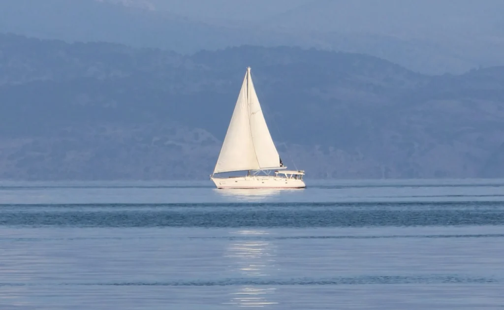 白い帆のイメージ