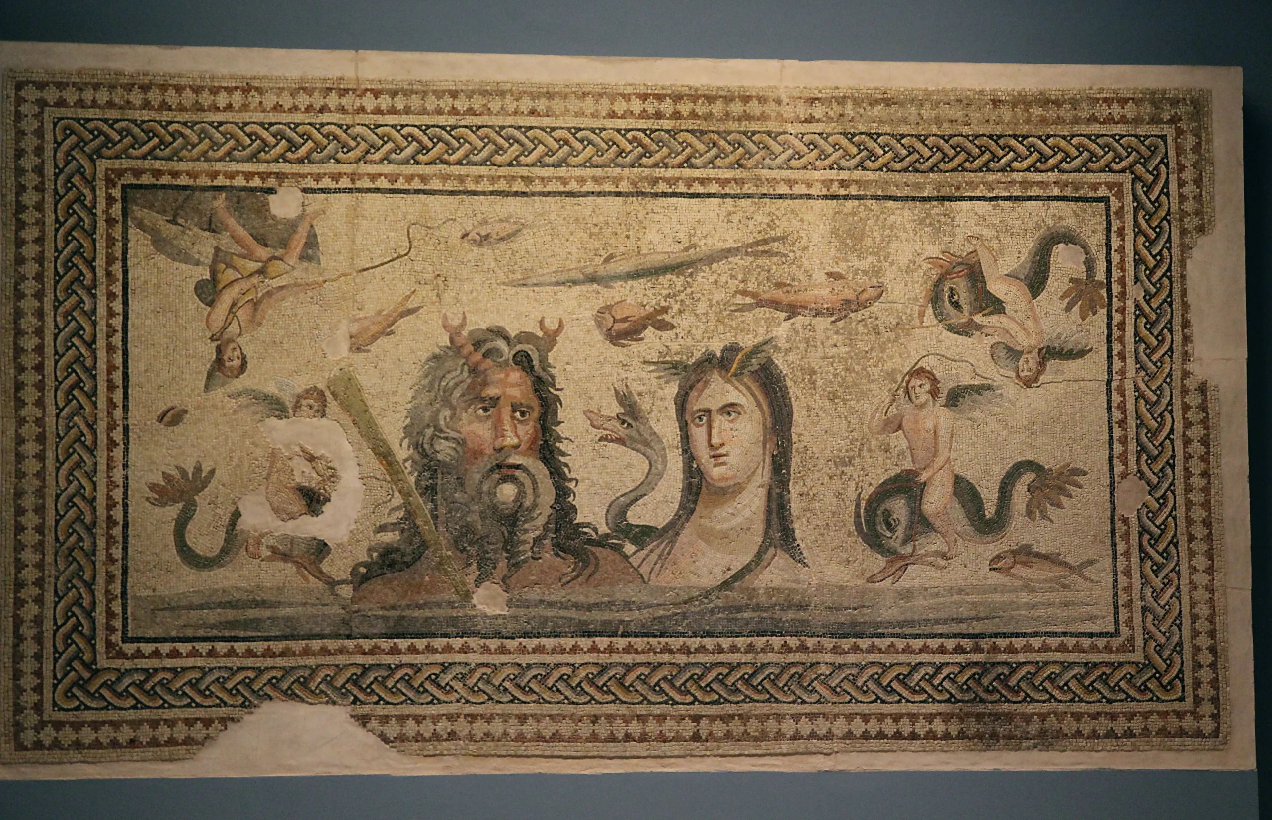 オケアノスとテティスを描いたモザイク