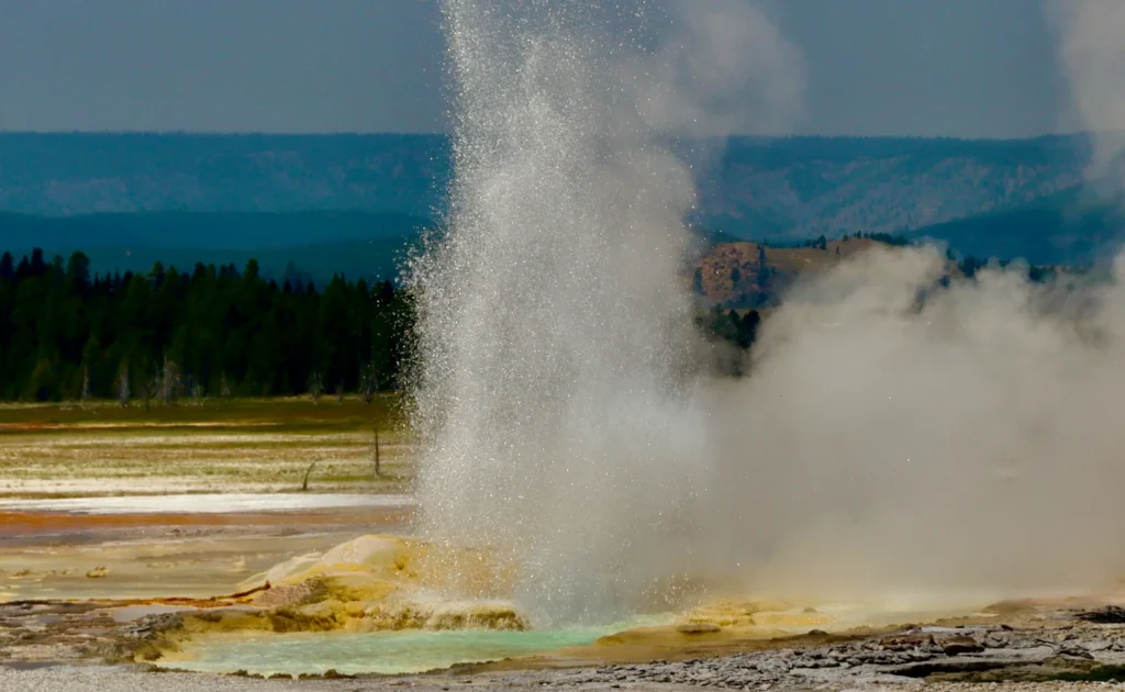 間欠泉のイメージ