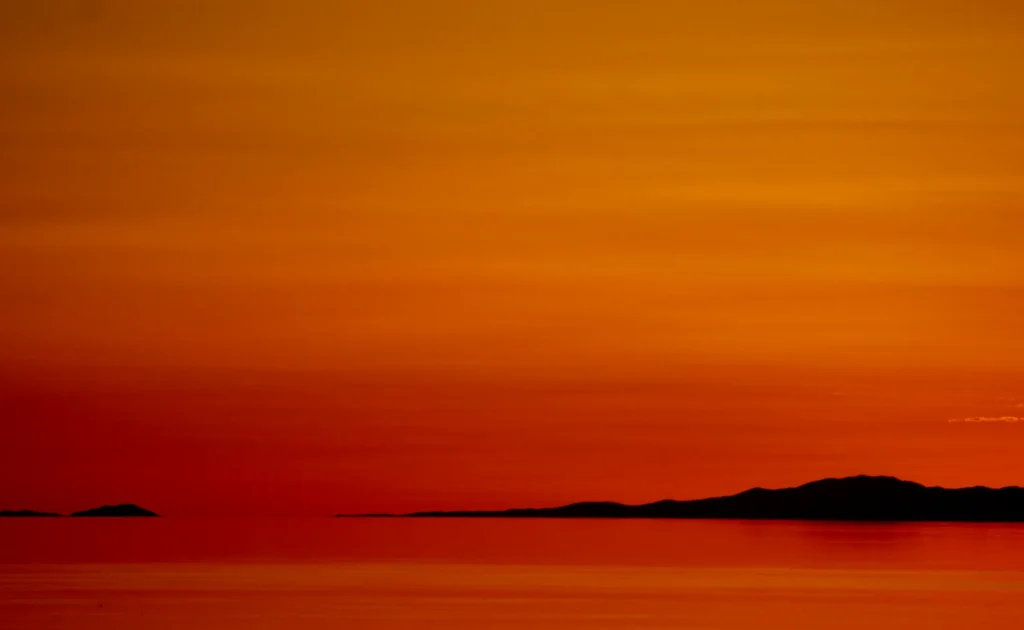 赤い島のイメージ